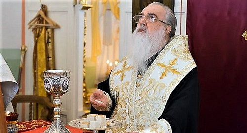 MitrFilaret Divine Liturgy receives Mysteries 2.png