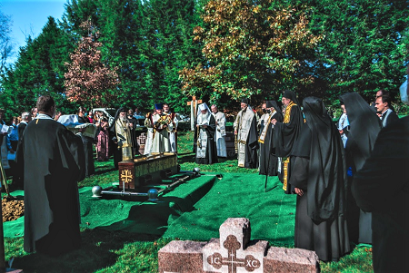 Interment of Metropolitan Theodosius (Lazor) 2020 2.png