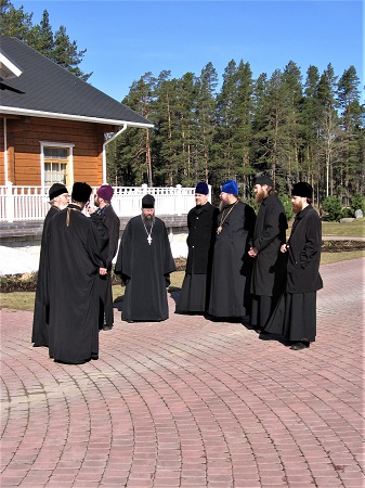 1.v.09 Valaam Monastery, St Vladimir's Skete Metropolitan Jonah and delegation 2.jpg