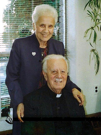 File:Popadia-and-Father-George-Nicoloff.jpg