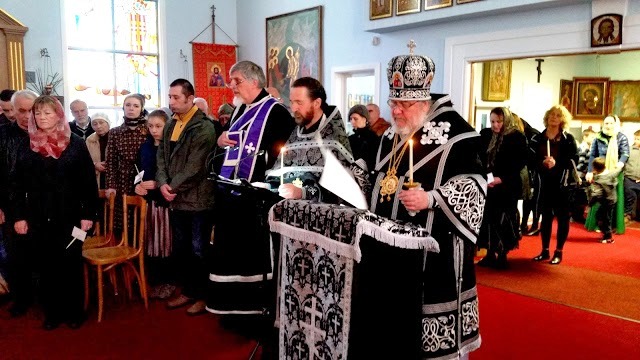 20170414 182819 Holy Friday Holy Resurrection Church2.jpg