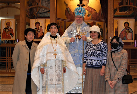 Priest Peter Choi and family 2.png