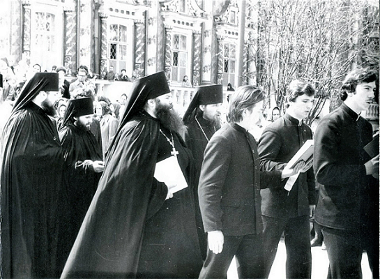 Father Matthew in a procession 2.png
