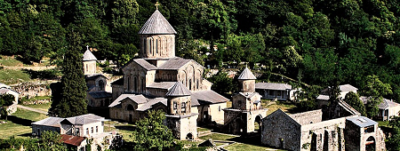 Gelati Monastery aerial 2.png