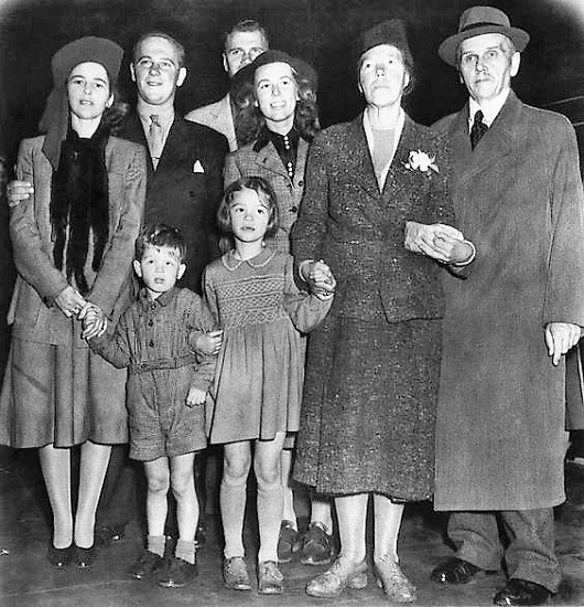 Kulikovsky family 1948 Quebec 2.png