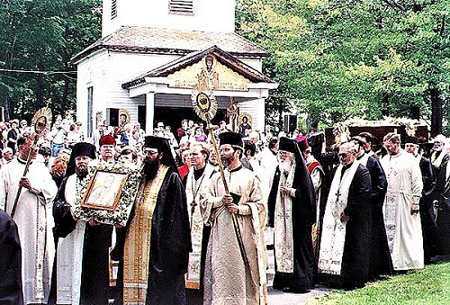 Glorification procession St Alexis Toth 2.png