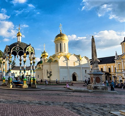 Holy Trinity Sobor Holy Trinity-Saint Sergius Lavra 2.png