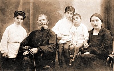 Parents and siblings of Irakli 1.jpg