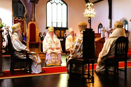 Patriarch, 4 bishops 2.jpg