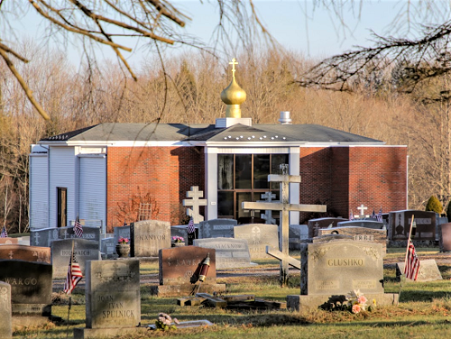 Mausoleum at st tikhon's monastery 2.png