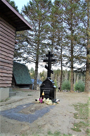 Grave of Metropolitan Vitaly (Ustinov) 3.png