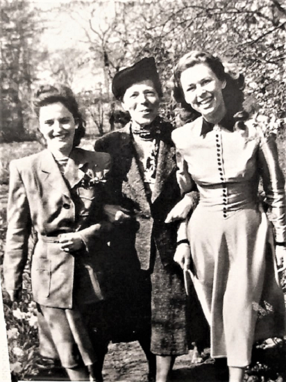 Olga Alexandrovna with daughters-in-law Ruth and Agnete 2.png