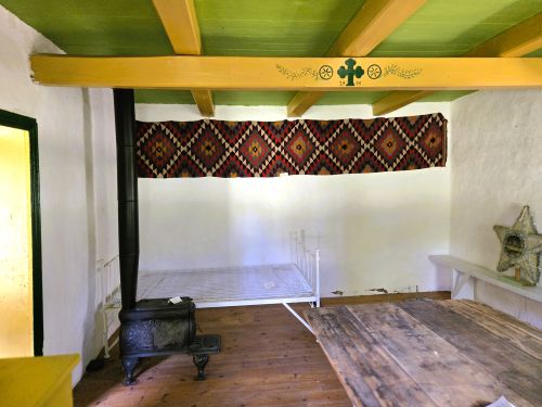 File:PaulencuHouseRoom 2.jpg