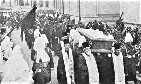 Funeraliile-primului-patriarh-al-romaniei-Miron 2.png