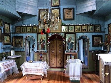 Stmichaelsukrainianorthodox Iconostas 2.png