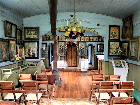 Stmichaelsukrainianorthodox interior 2.png