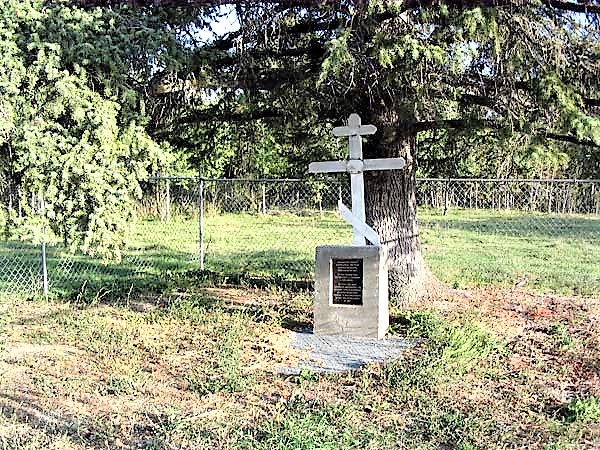 Russian orthodox orphanage monument 1.jpg