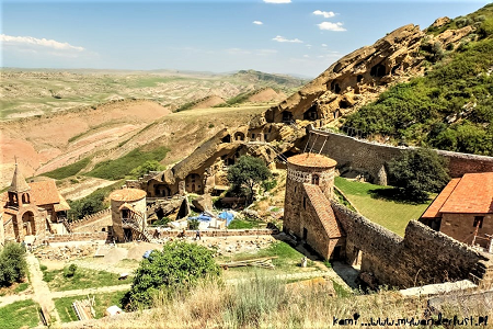 Davitgaredgja caves monastery 2.png